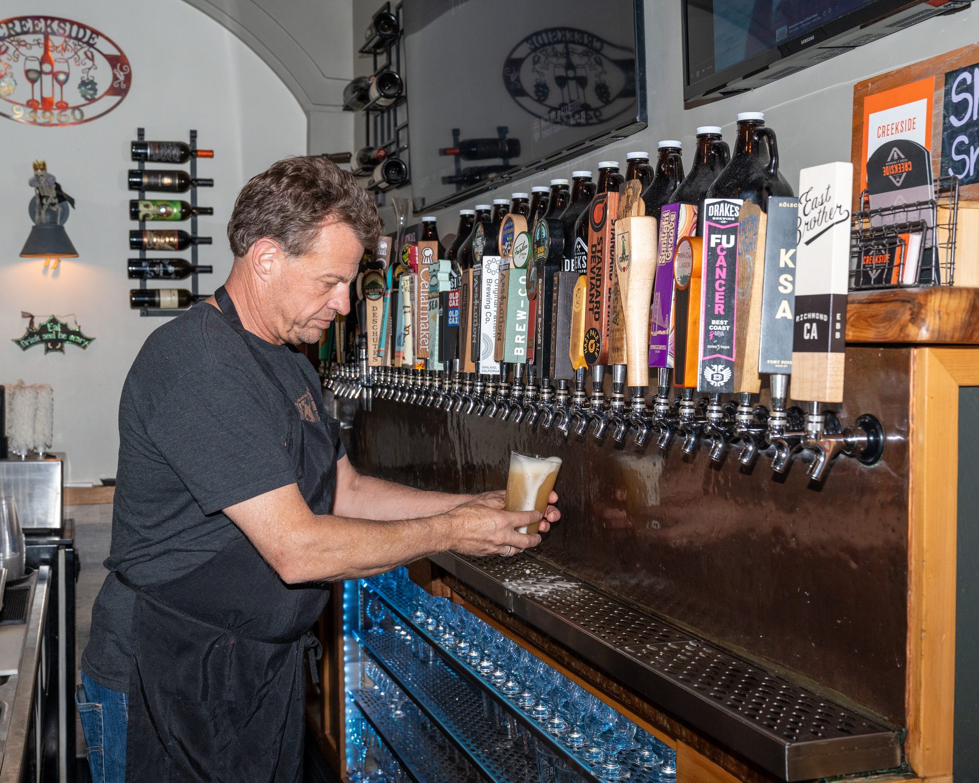 Forty taps & daily Happy Hour!